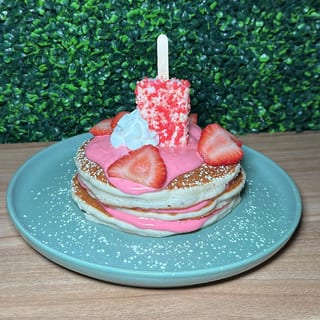 LALI'S Fav. Shortcake Pancakes